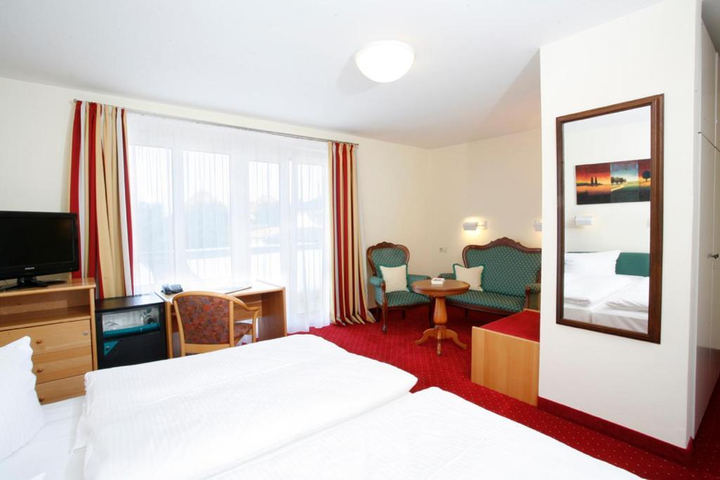 מינכן Hotel Biederstein Am Englischen Garten חדר תמונה